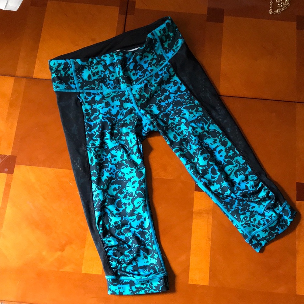 Lululemon, teal floral & mesh crop bottom
